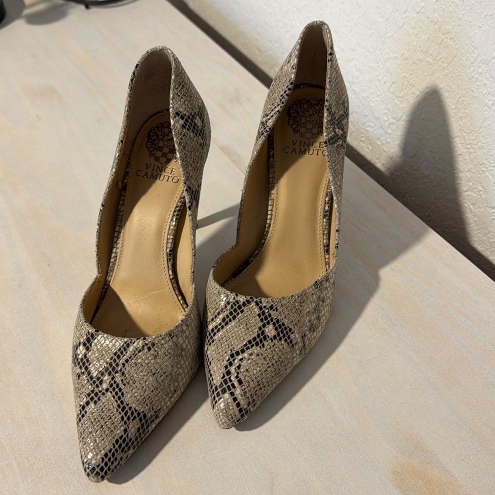 Size 8 Vince Camuto heels